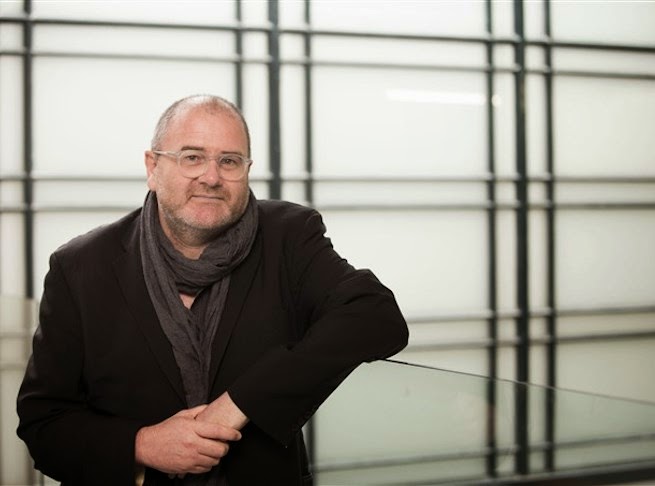 Robert Leonard on “extroverted curating”